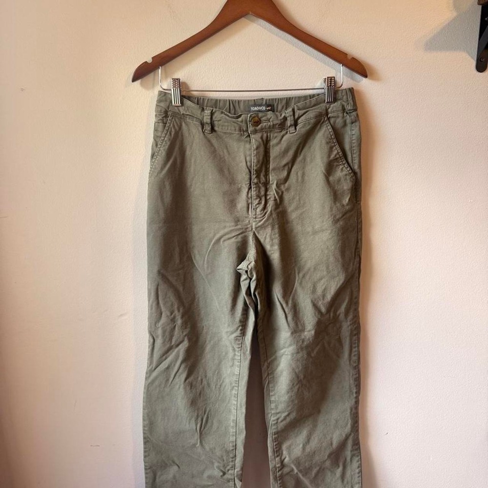 Toad & Co. olive green soft casual chino pants in a size 10 #chino #olive